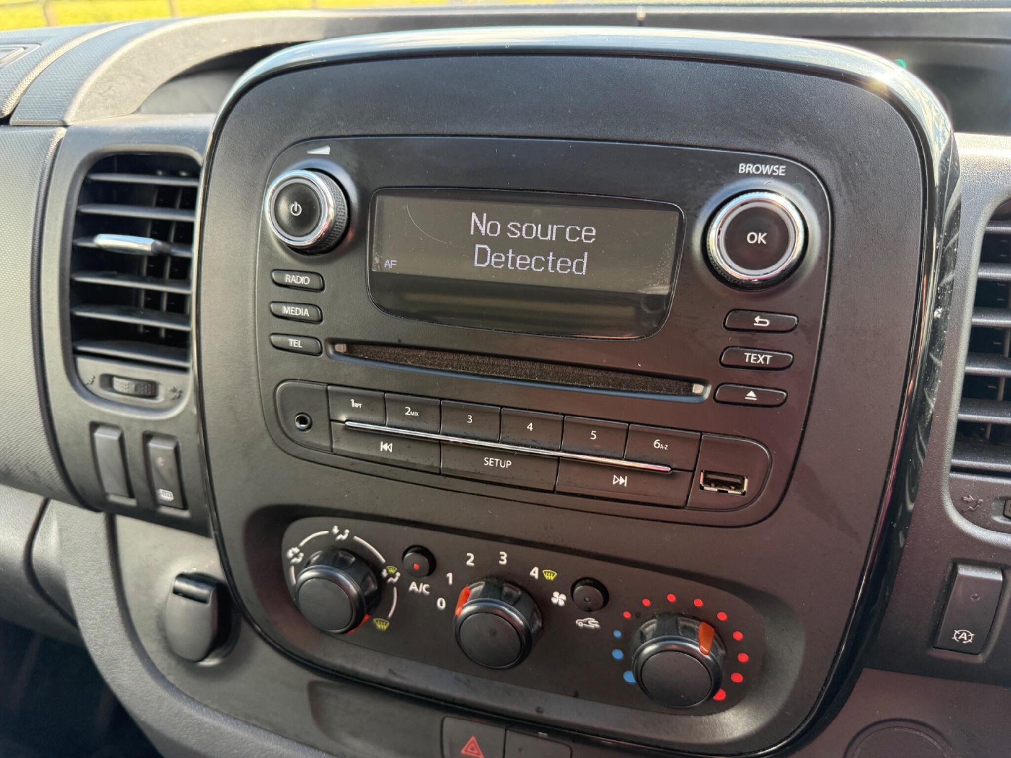 Vauxhall Vivaro 1.6 CDTi 2900 BiTurbo Sportive L1 H1 Euro 6 (s/s) 5dr — photo 88 of 98